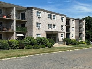 300 Meadowside Road APT 206, Milford, CT 06460