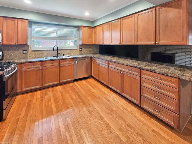 36203 La Marra Drive, Sterling Heights, MI 48310