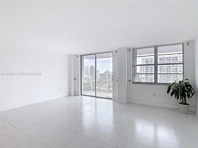 2801 NE 183rd St 1504W, Aventura, FL 33160