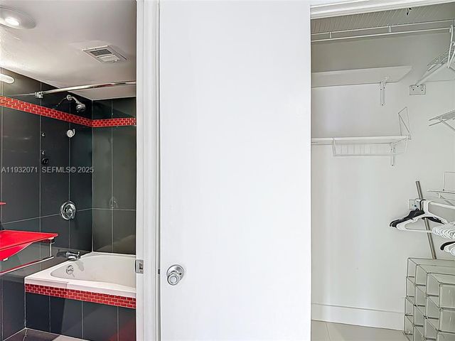 2801 NE 183rd St 1504W, Aventura, FL 33160