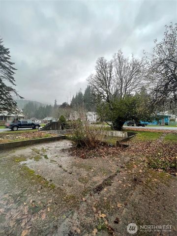 1143 Gaylord Street, Raymond, WA 98577