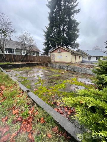 1143 Gaylord Street, Raymond, WA 98577