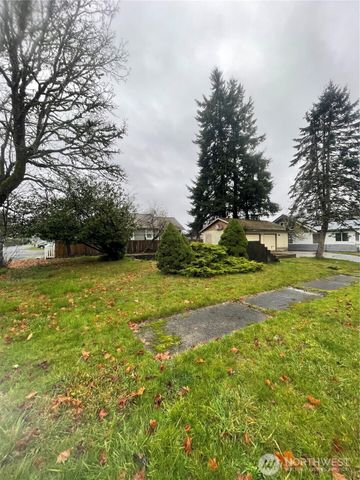 1143 Gaylord Street, Raymond, WA 98577