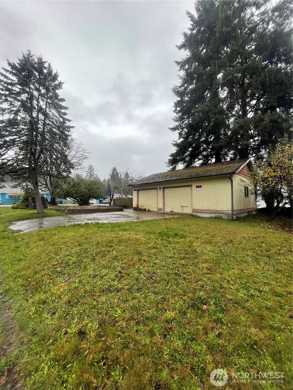 1143 Gaylord Street, Raymond, WA 98577