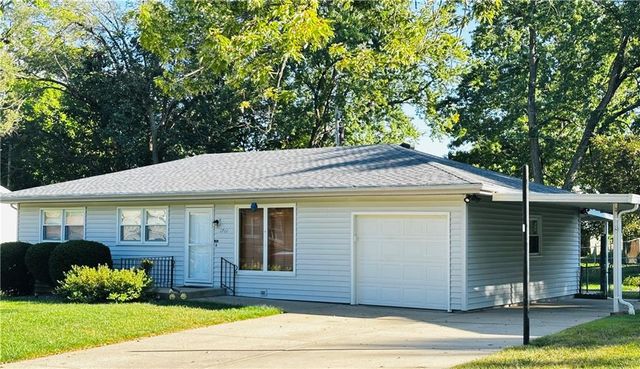 1711 Seneca Street, Leavenworth, KS 66048