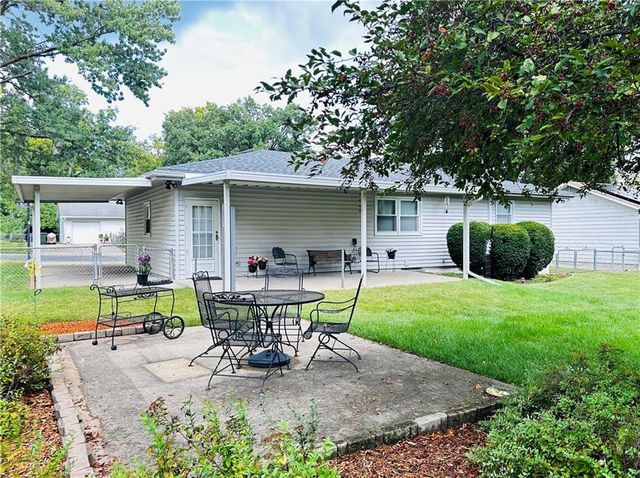 1711 Seneca Street, Leavenworth, KS 66048