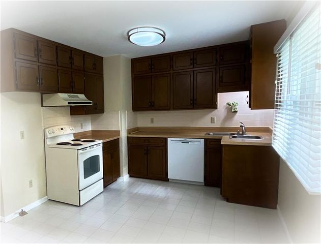 1711 Seneca Street, Leavenworth, KS 66048