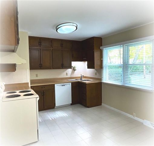 1711 Seneca Street, Leavenworth, KS 66048