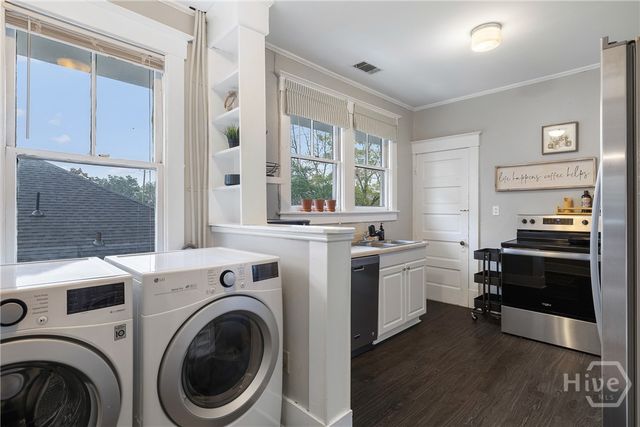 201 E 49th Street, Savannah, GA 31405