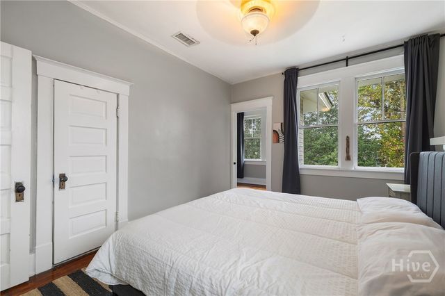 201 E 49th Street, Savannah, GA 31405