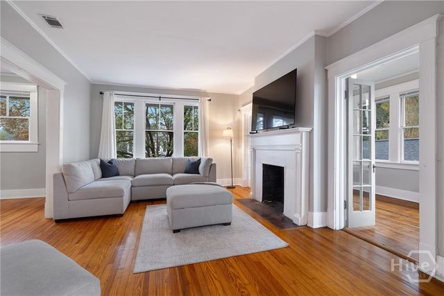 201 E 49th Street, Savannah, GA 31405