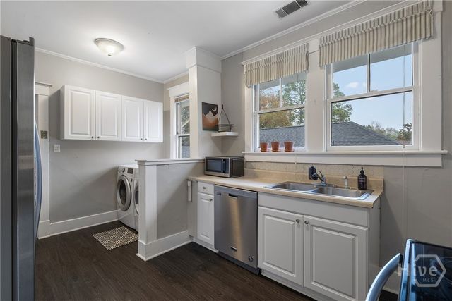 201 E 49th Street, Savannah, GA 31405