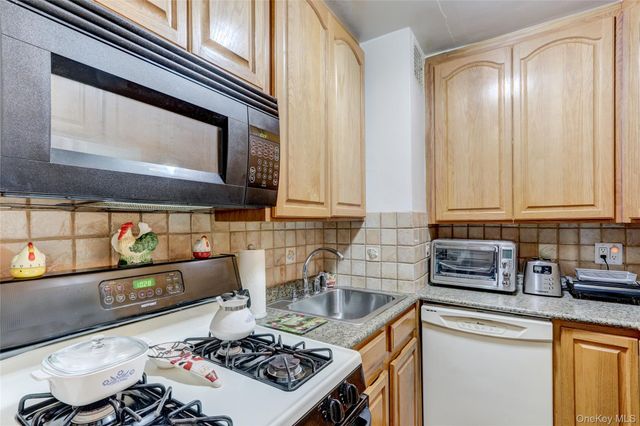 54-44 Little Neck Parkway 2A, Little Neck, NY 11362