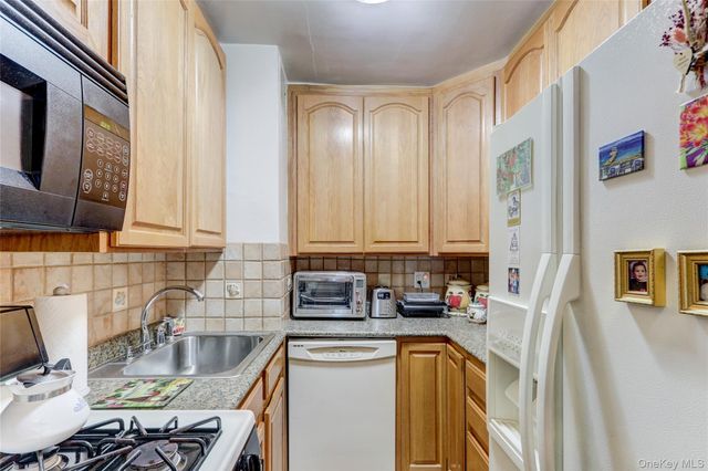 54-44 Little Neck Parkway 2A, Little Neck, NY 11362