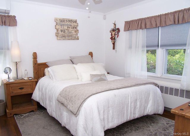 10 Clarence Street, Copiague, NY 11726