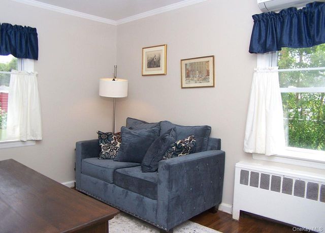 10 Clarence Street, Copiague, NY 11726