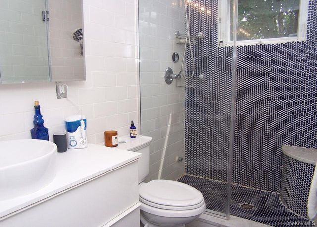 10 Clarence Street, Copiague, NY 11726