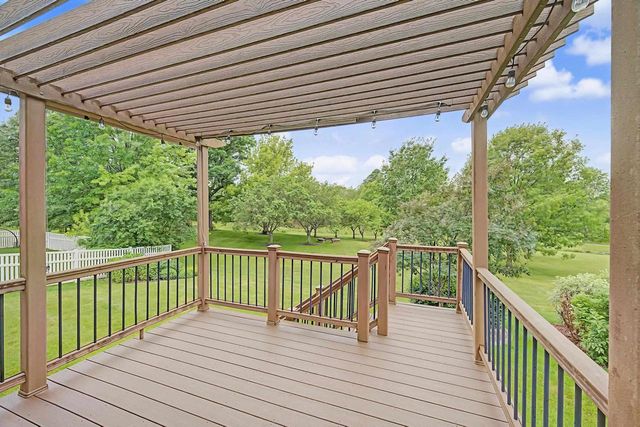 4626 SECRET GARDEN Drive, Mcfarland, WI 53558