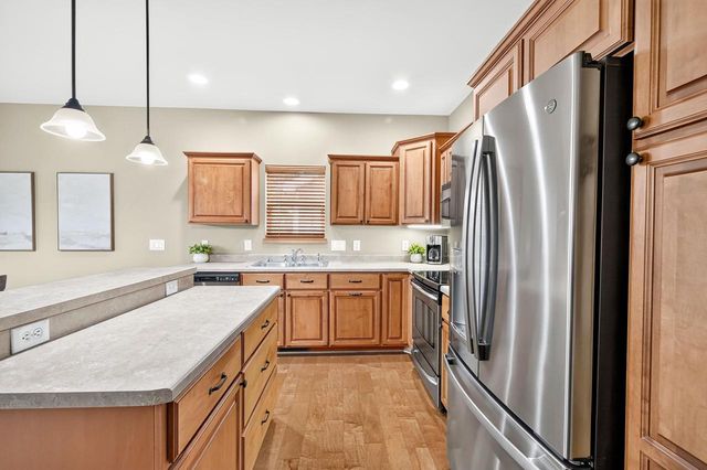 4626 SECRET GARDEN Drive, Mcfarland, WI 53558
