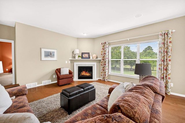 4626 SECRET GARDEN Drive, Mcfarland, WI 53558