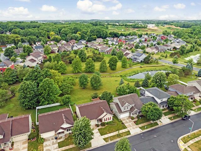 4626 SECRET GARDEN Drive, Mcfarland, WI 53558