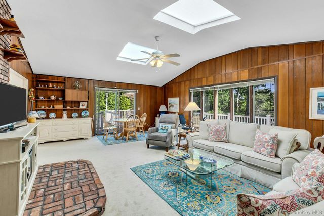 6 Oldfield Lane, East Quogue, NY 11942