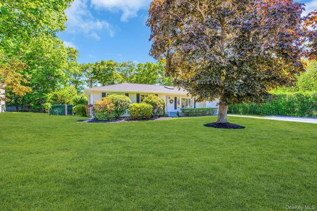 6 Oldfield Lane, East Quogue, NY 11942