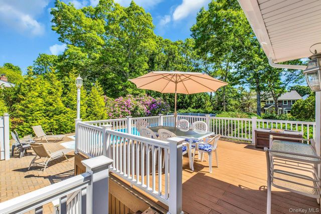 6 Oldfield Lane, East Quogue, NY 11942