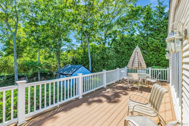 6 Oldfield Lane, East Quogue, NY 11942