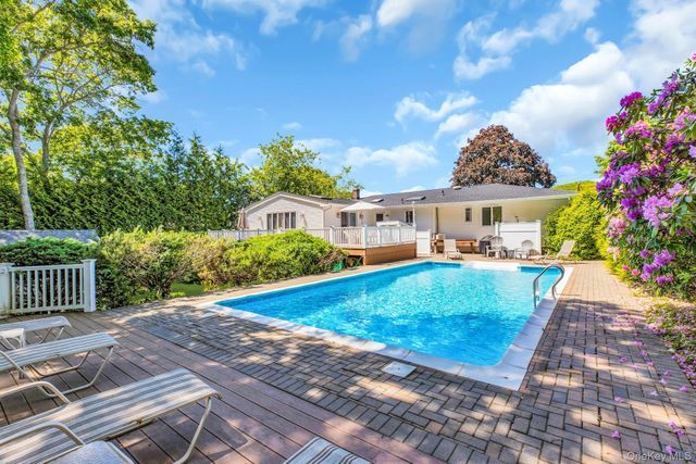 6 Oldfield Lane, East Quogue, NY 11942