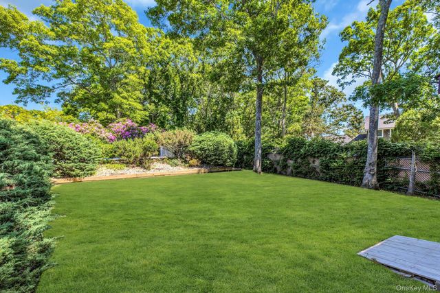 6 Oldfield Lane, East Quogue, NY 11942