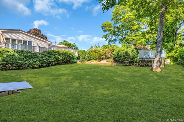 6 Oldfield Lane, East Quogue, NY 11942