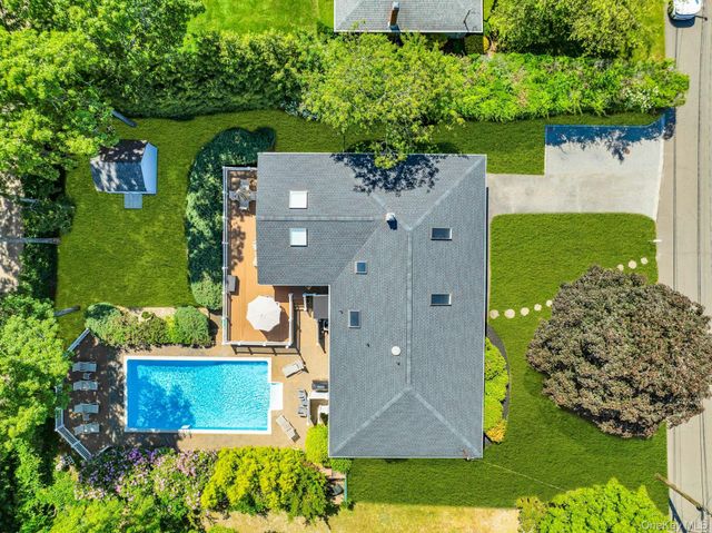 6 Oldfield Lane, East Quogue, NY 11942