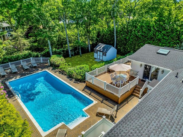 6 Oldfield Lane, East Quogue, NY 11942
