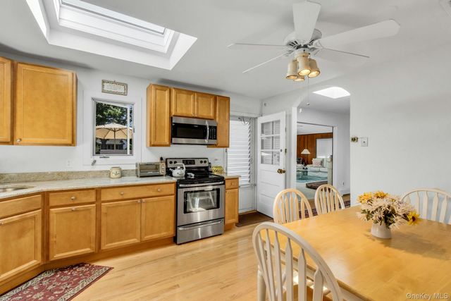6 Oldfield Lane, East Quogue, NY 11942