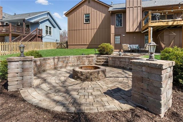 348 SE Brownfield Drive, Lee's Summit, MO 64063