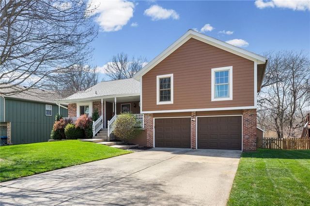 348 SE Brownfield Drive, Lee's Summit, MO 64063