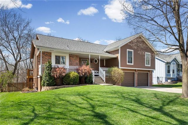 348 SE Brownfield Drive, Lee's Summit, MO 64063