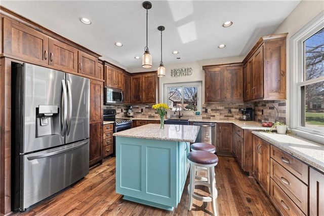 348 SE Brownfield Drive, Lee's Summit, MO 64063