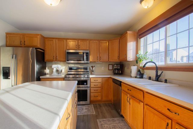 605 Bridlewood LANE, Watertown, WI 53094