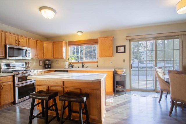 605 Bridlewood LANE, Watertown, WI 53094