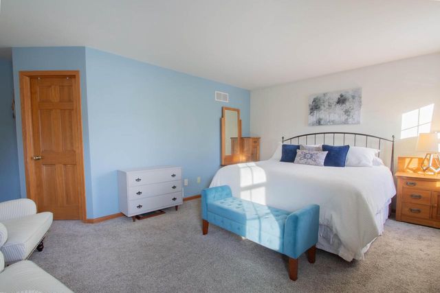 605 Bridlewood LANE, Watertown, WI 53094