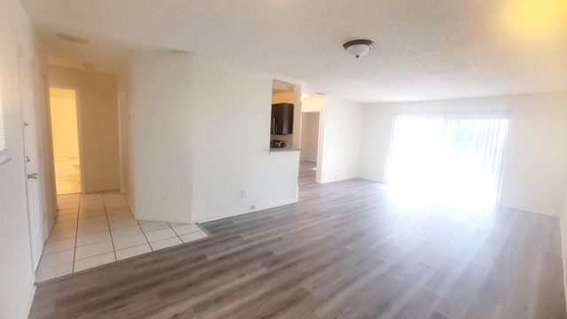 3433 NW 44th Street 103, Oakland Park, FL 33309