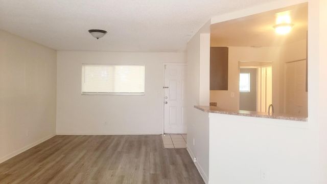 3433 NW 44th Street 103, Oakland Park, FL 33309