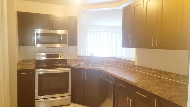 3433 NW 44th Street 103, Oakland Park, FL 33309
