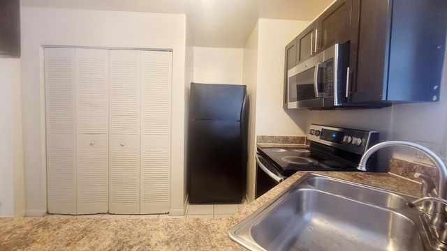 3433 NW 44th Street 103, Oakland Park, FL 33309