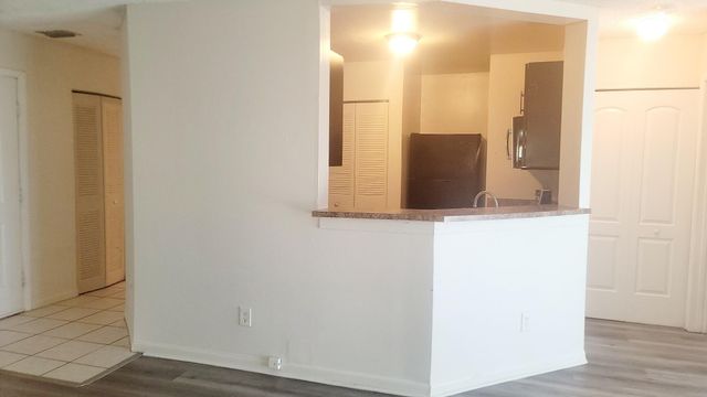 3433 NW 44th Street 103, Oakland Park, FL 33309