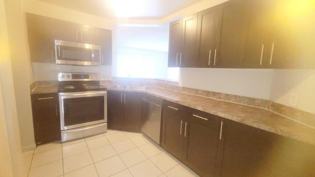 3433 NW 44th Street 103, Oakland Park, FL 33309