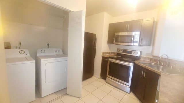 3433 NW 44th Street 103, Oakland Park, FL 33309