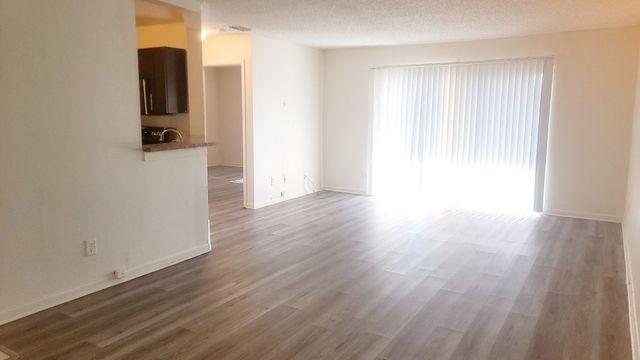 3433 NW 44th Street 103, Oakland Park, FL 33309